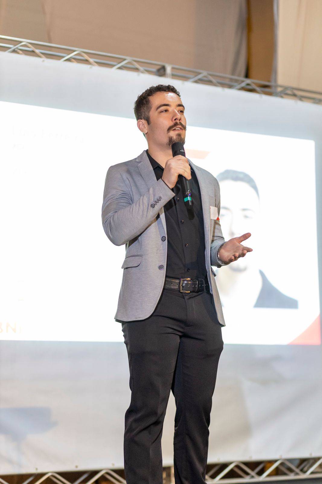 Luis Ferreira palestrando no BNI
