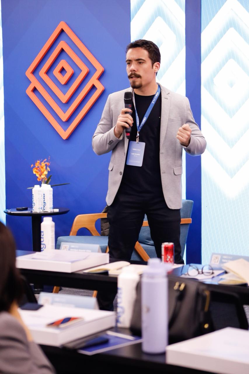 Luis Ferreira em palestra no HiScale